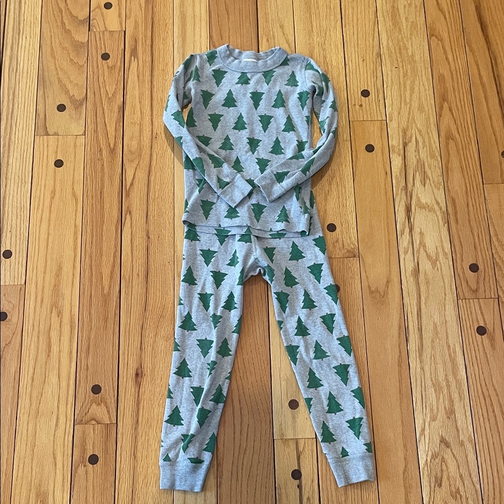 Hanna Andersson Gray Pajamas with Green Tree Design